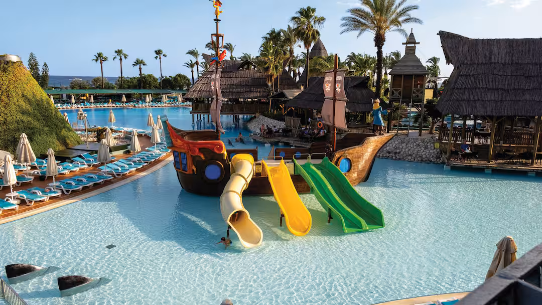 toddler friendly hotel with waterslides