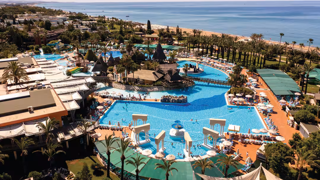 toddler friendly hotel with waterslides