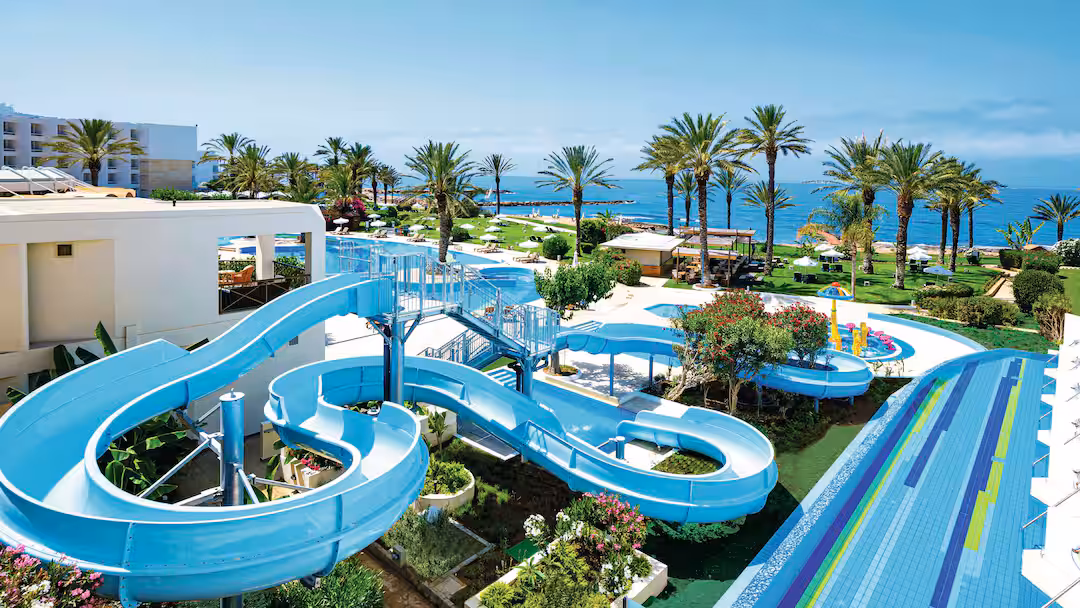 toddler friendly hotel with waterslides