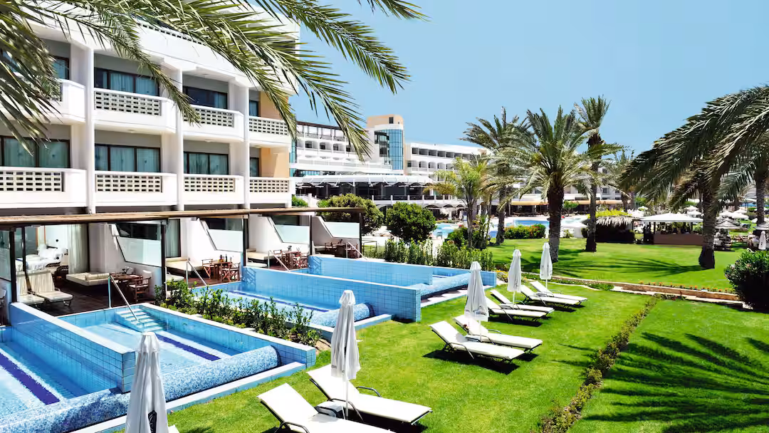 toddler friendly hotel with waterslides