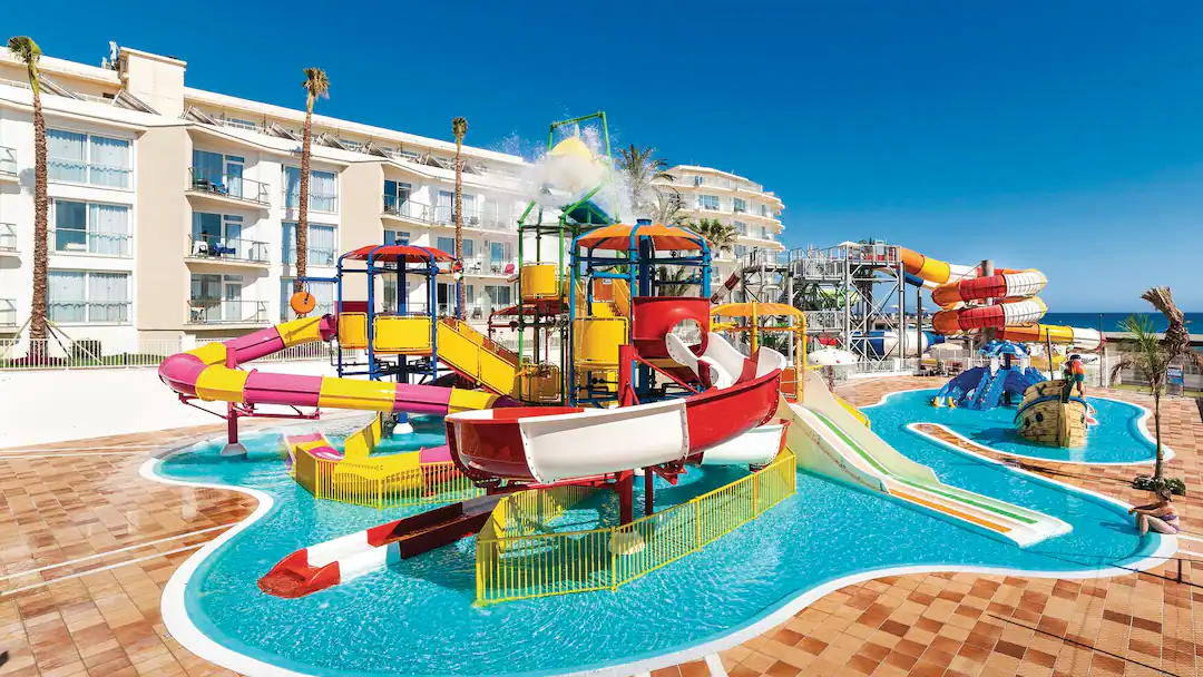 toddler friendly hotel with waterslides