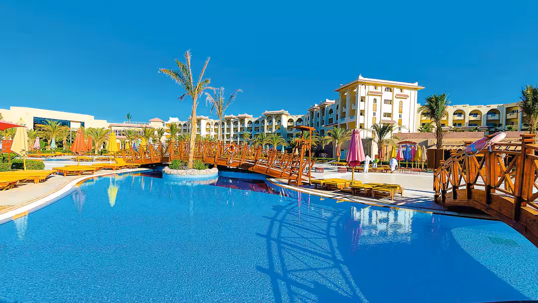 toddler friendly hotel with waterslides