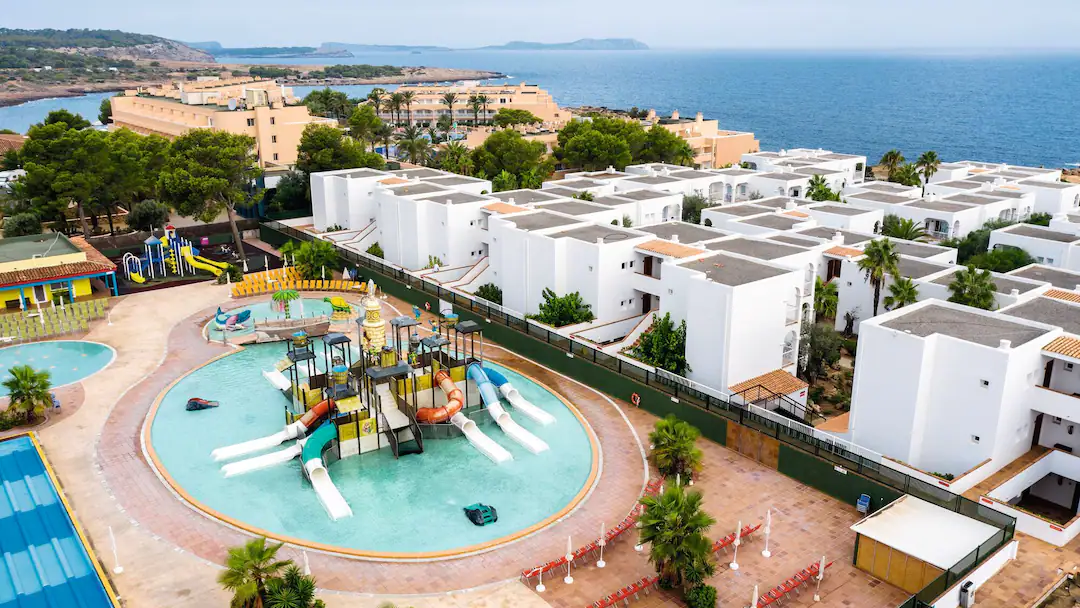 toddler friendly hotel with waterslides