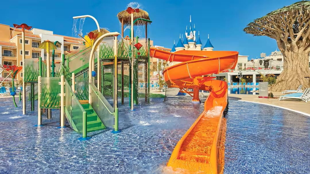 Tenerife hotels with splash parks