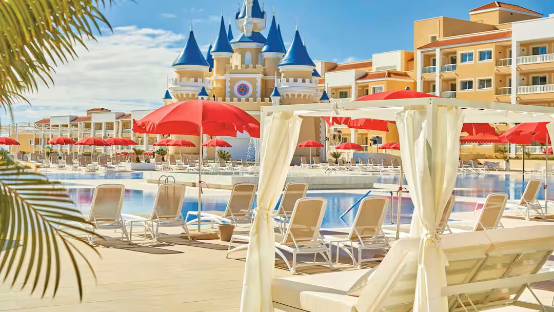 hotel with a short transfer