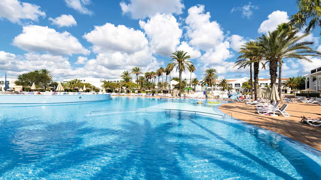 hotel with a short transfer