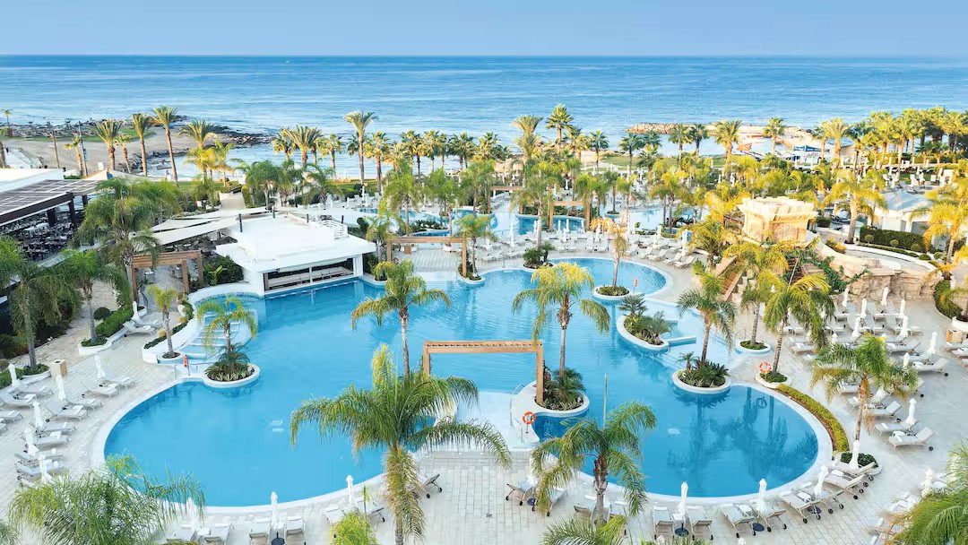 hotel with a short transfer