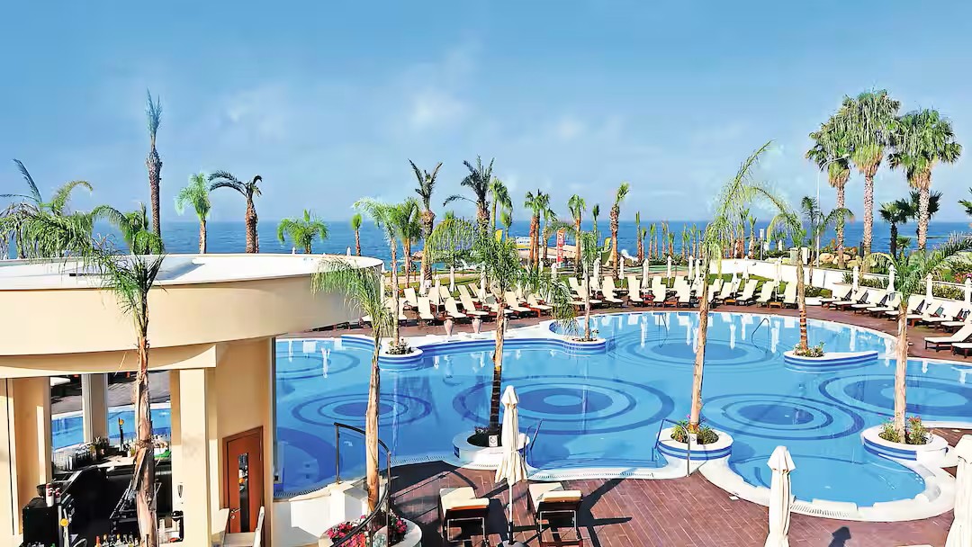 hotel with a short transfer